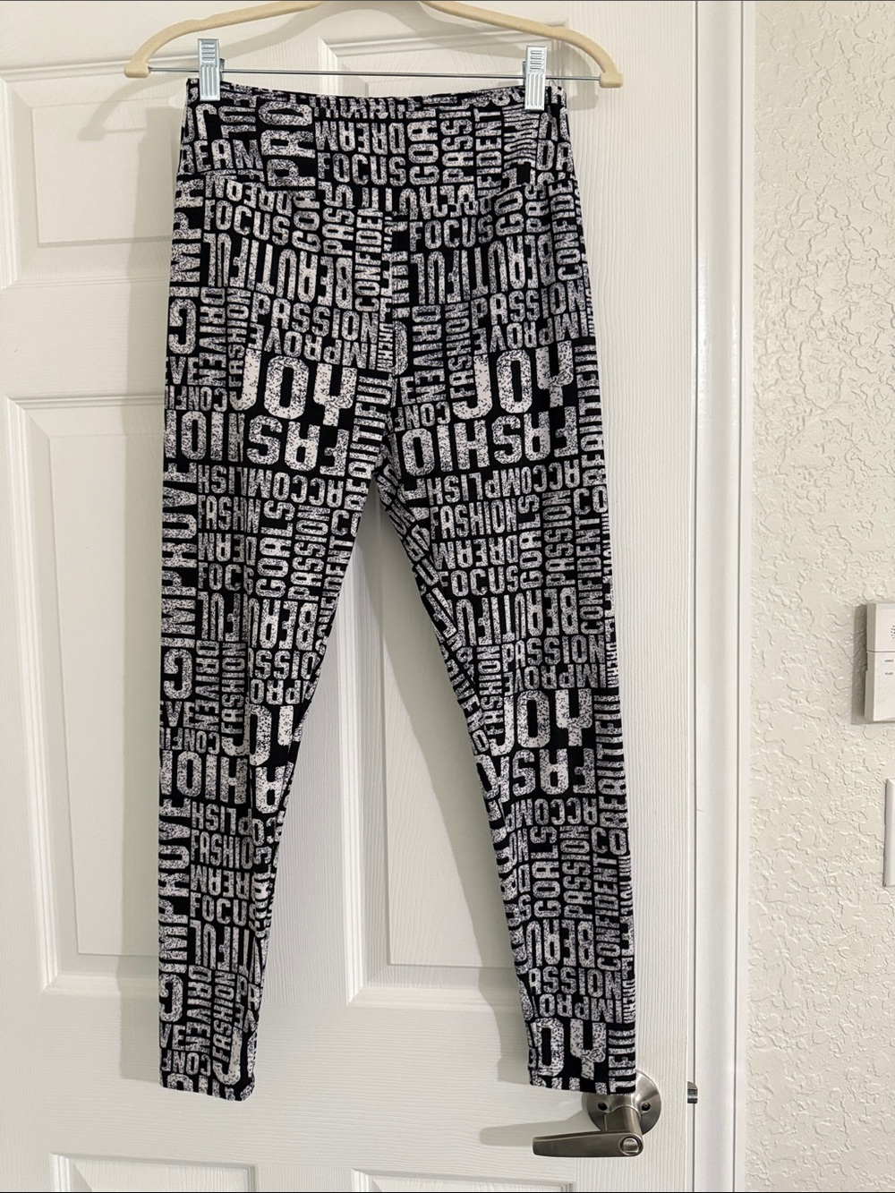 LuLaRoe Black & White Word-Print Leggings